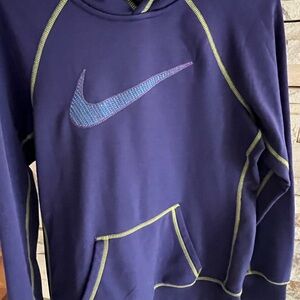 Nike Therma-Fit Sweatshirt in purple and Neon Yellow